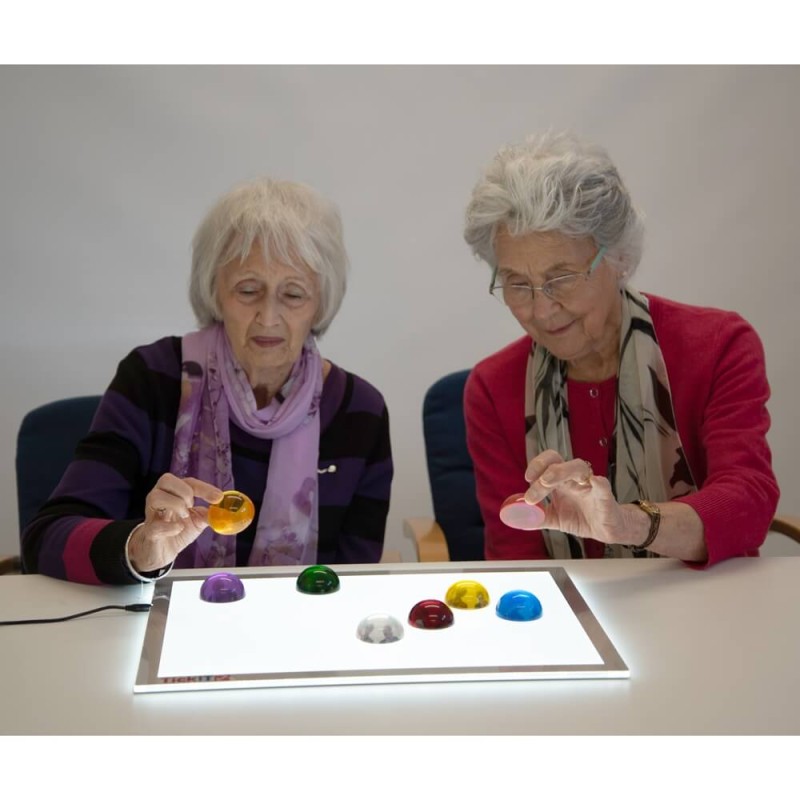 Table lumineuse - activité sensoriel sur les couleurs et les formes