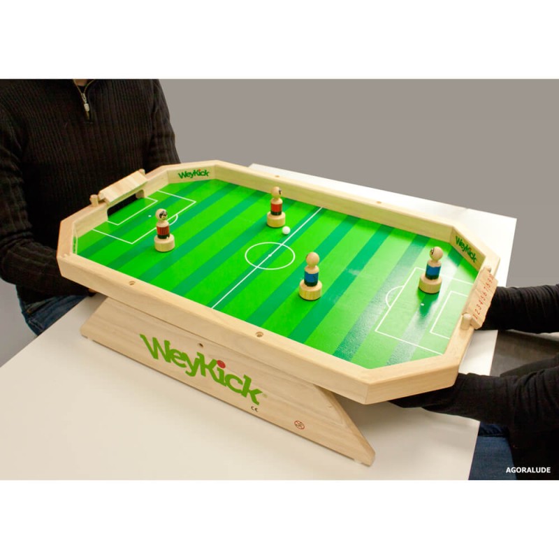 Jouer à deux au Weykick football magnétique