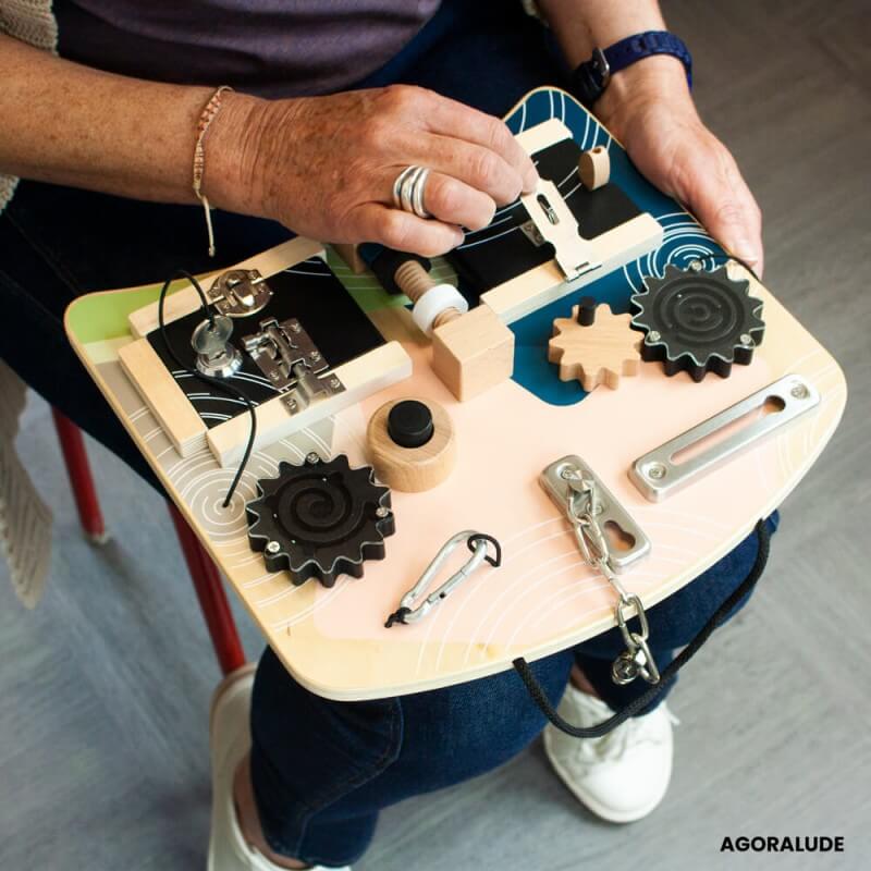 Planche de motricité Serrures et Rotation - Jeux Montessori