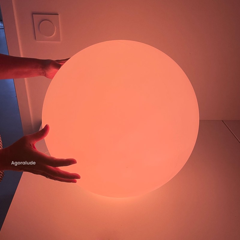 Sphère sensorielle lumineuse colorée