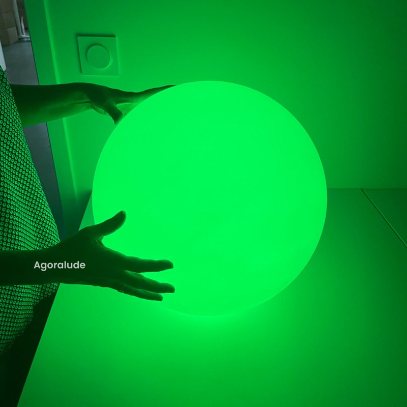 Sphère sensorielle lumineuse colorée