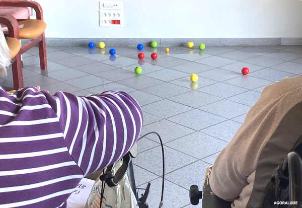 Jeu de petanque d'interieur en ehpad