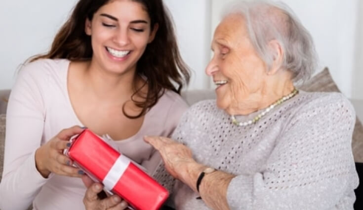 Quels jeux offrir en cadeau à une personne âgée ?
