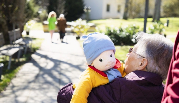 Pourquoi utiliser une poupée d’empathie avec des personnes âgées ?